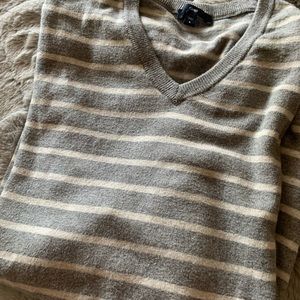 Gently used no stains or tears soft sweater